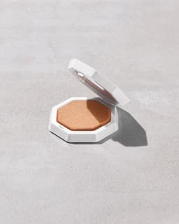Fenty Demi'glow Light-Diffusing Highlighter — Trophies in Truffle