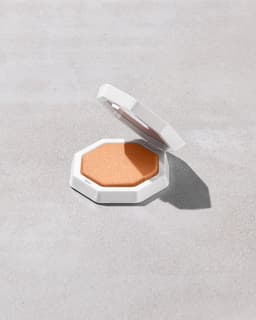 Fenty Demi'glow Light-Diffusing Highlighter — Yum Rum