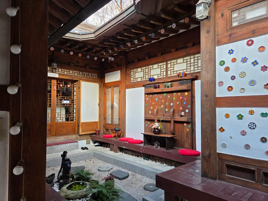Bukchon Hunters Local Experience Playlist