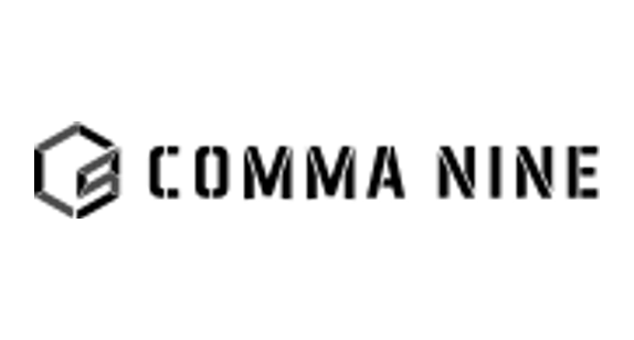 콤마나인 logo