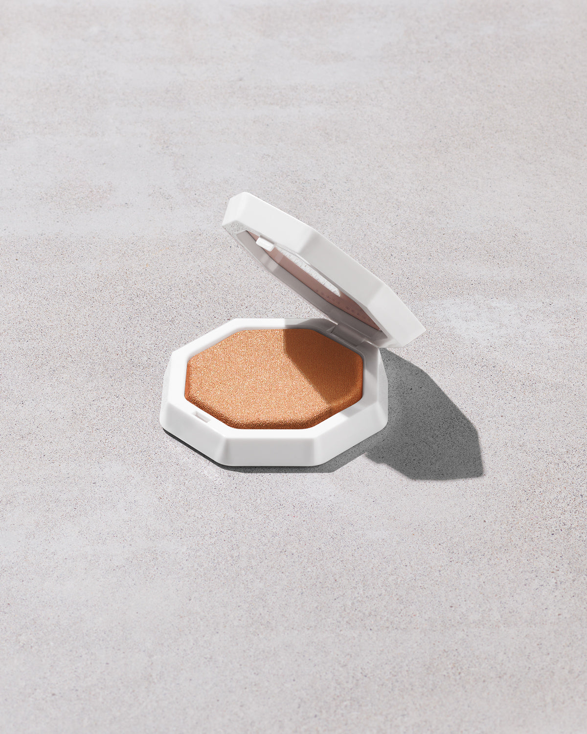 Fenty Demi'glow Light-Diffusing Highlighter — Trophies in Truffle