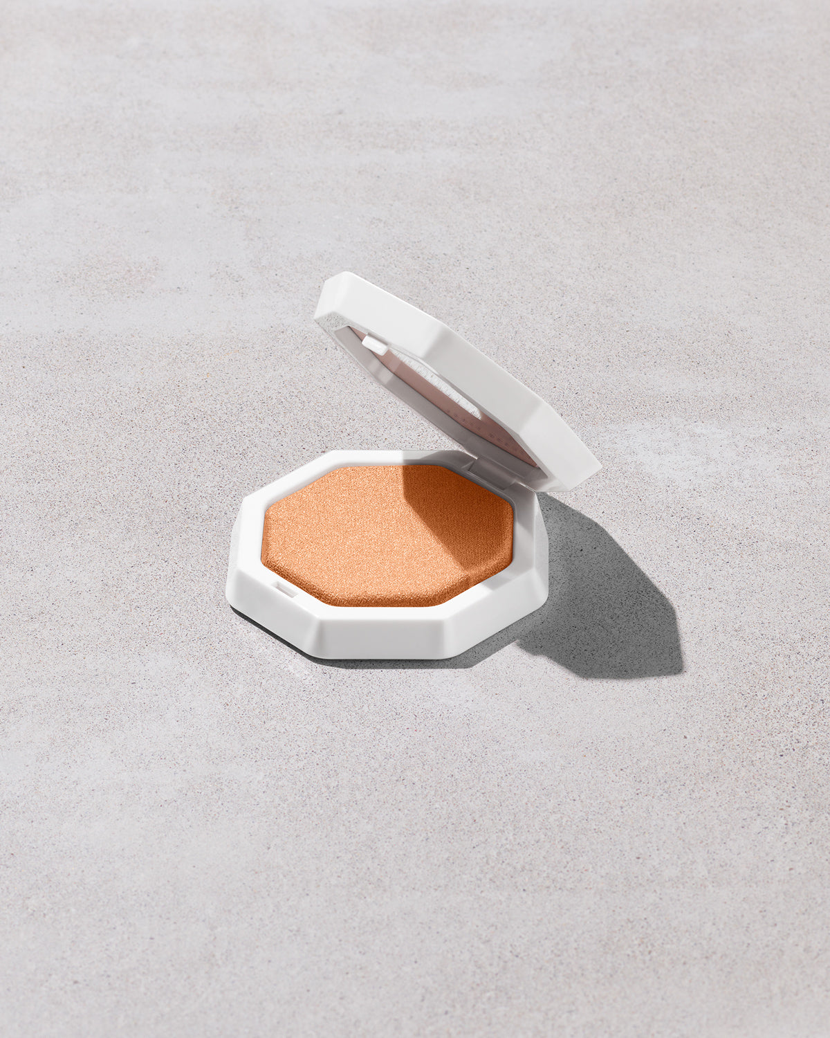 Fenty Demi'glow Light-Diffusing Highlighter — Yum Rum