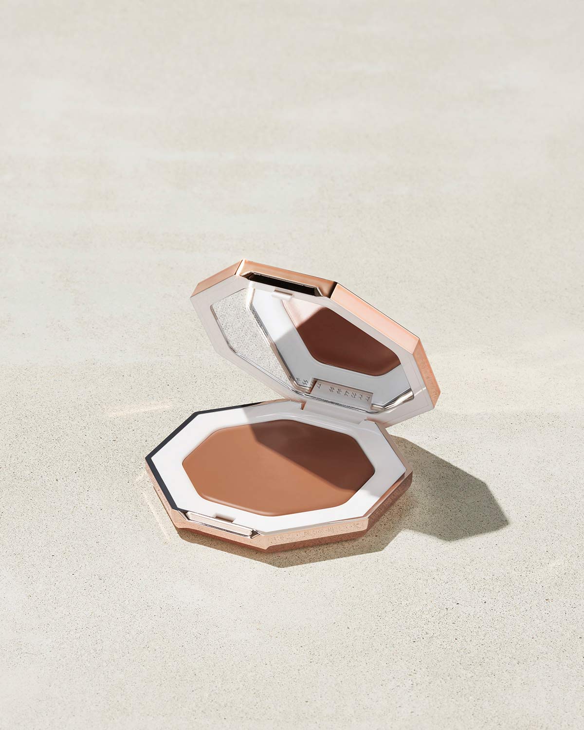 Fenty Cheeks Out Freestyle Cream Bronzer — Macchiato