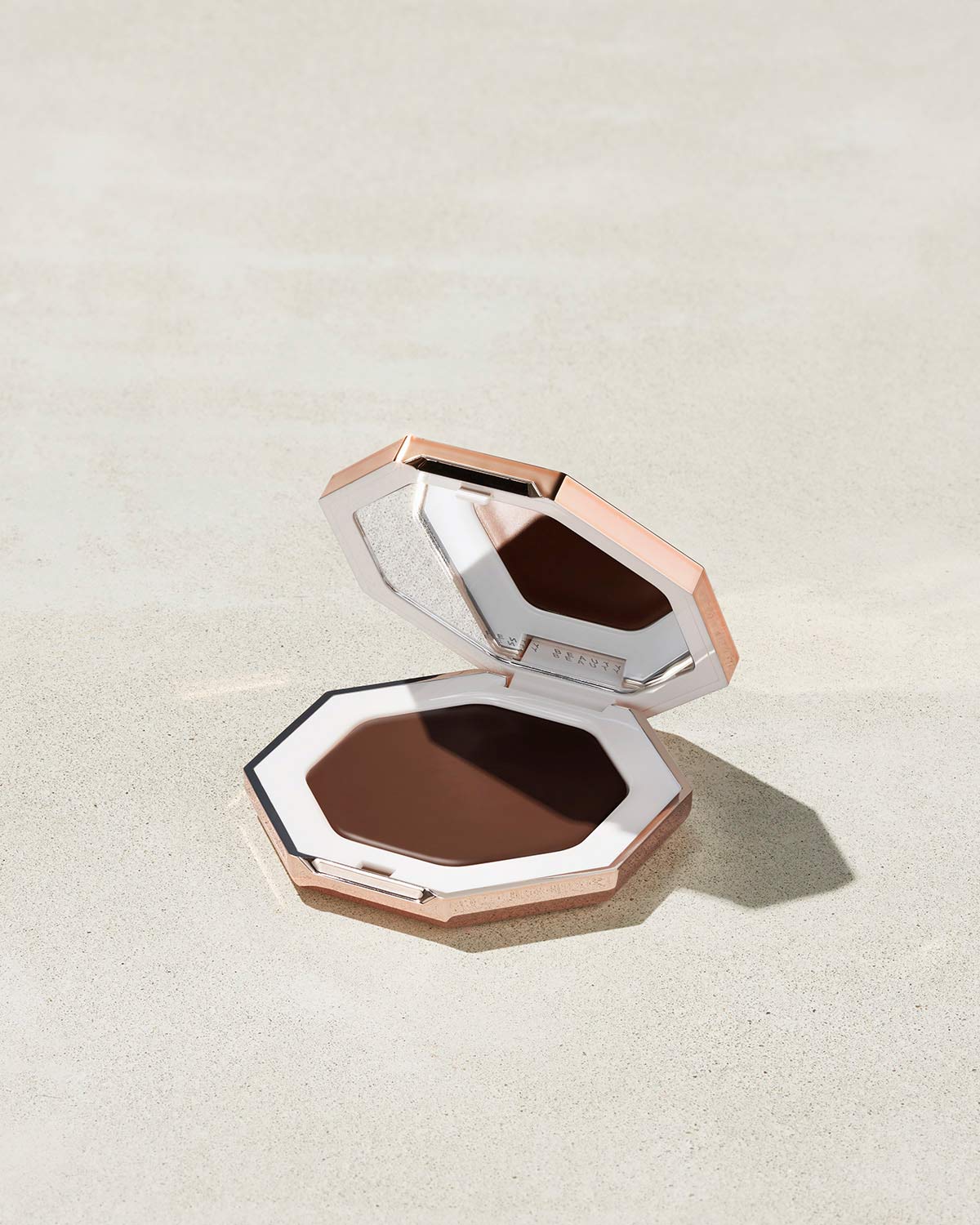 Fenty Cheeks Out Freestyle Cream Bronzer — Chocolate